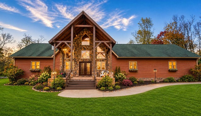 Welcome to Cuckoos Nest! Cozy Retreat offering Relaxation And Luxury Amenities.