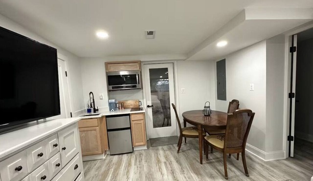 Welcoming 1-bedroom studio in charming Bethesda
