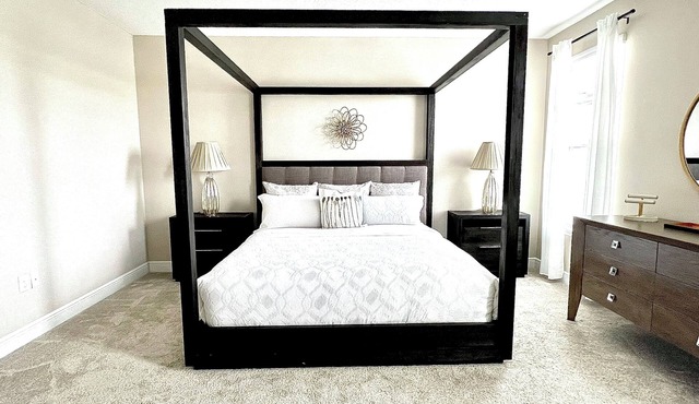 Welcoming clean 3-bedroom house in cozy neighborhood in Oakland FL
