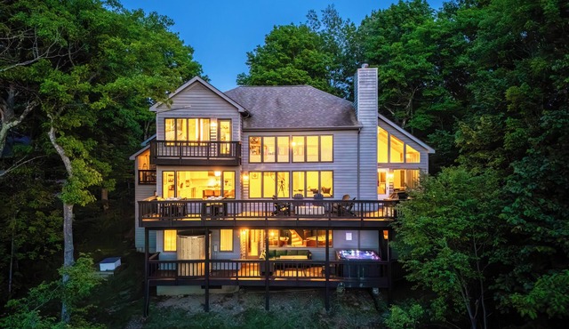 Wildbriar Lodge Luxe 6BR, 6k SqFt Theater, 2xGameRoom, Karaoke, Sunset Views