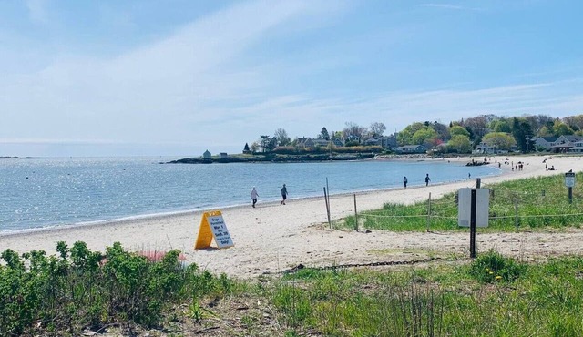 Willard By the Sea - 30 ft to the beach- 2nd floor