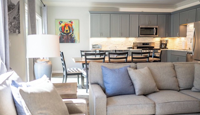 Winterfell Retreat - Forest Ridge - Pools - Clubhouse - AC - Seasonal Shuttle