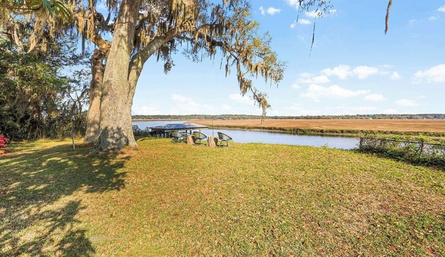 Wonderful 2-bedroom Riverfront Cottage on Secluded Two Acres Estate