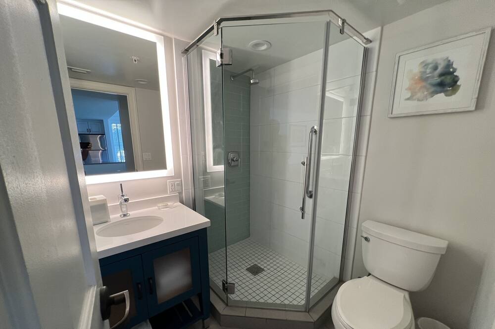 Photo of Bathroom in Truman Annex