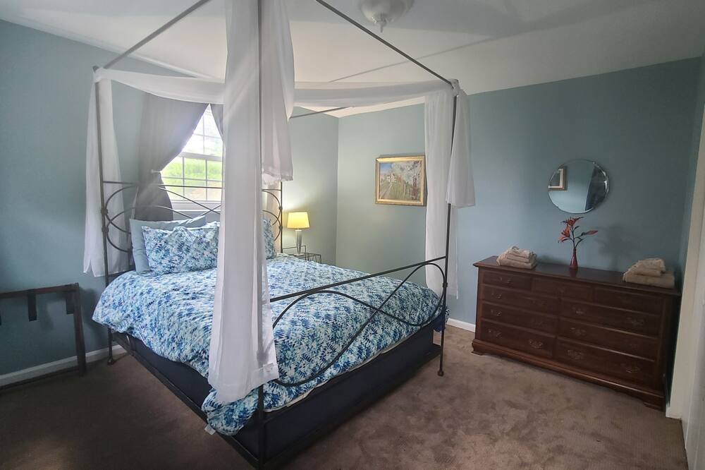 Photo of Bedroom in Lovettsville