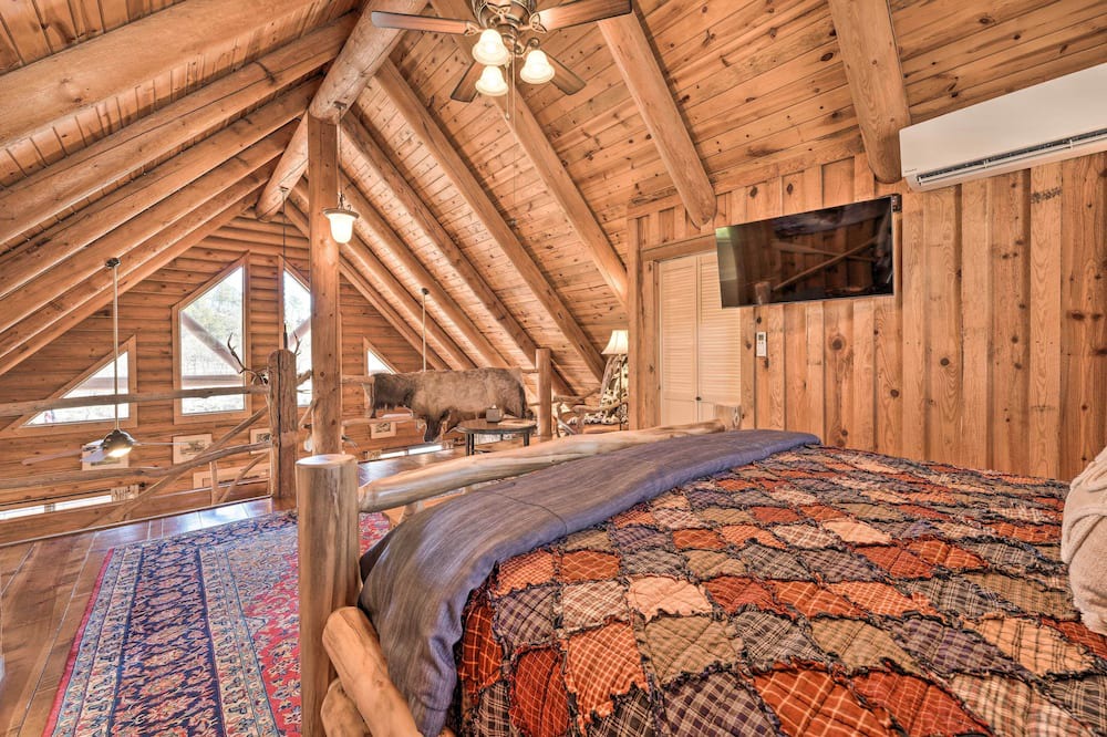 Photo of Bedroom in Lone Rock