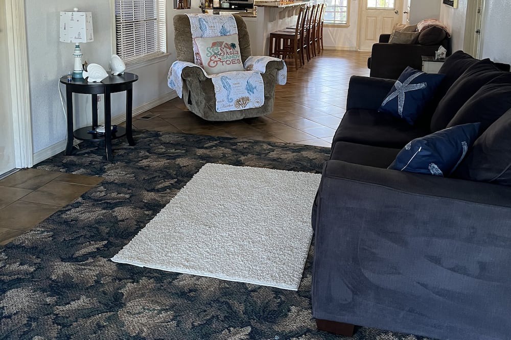 Photo of Livingroom in Oak Hill