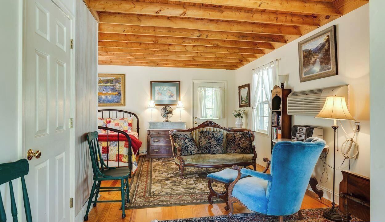 Photo of Livingroom in Hood
