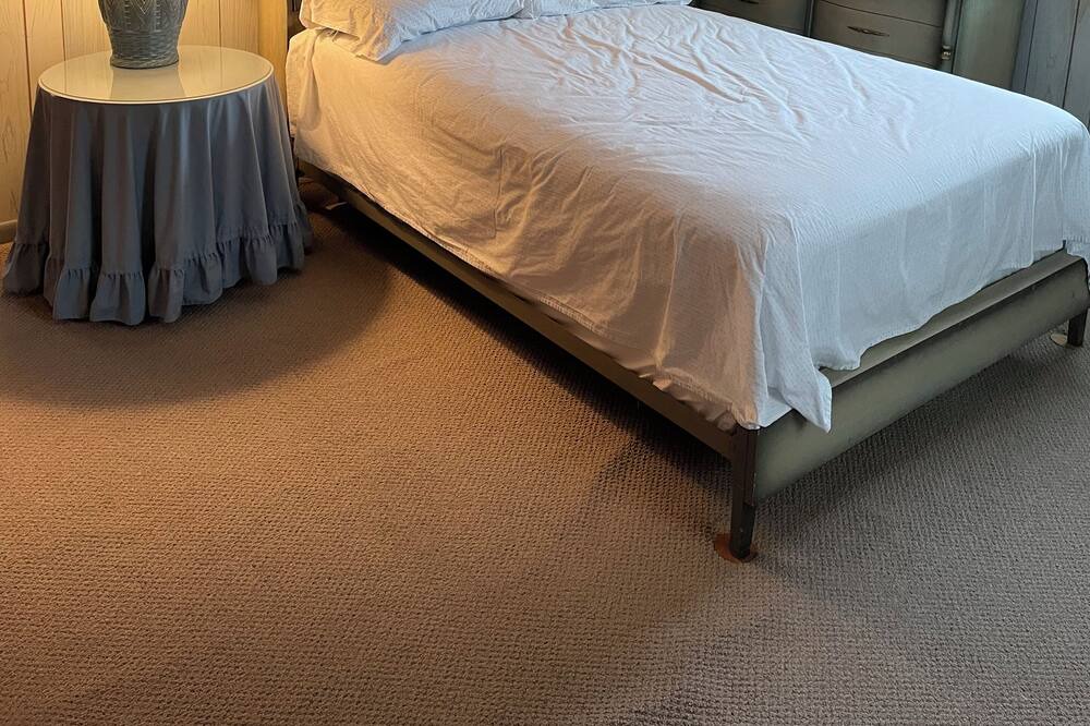 Photo of Bedroom in Caine Woods