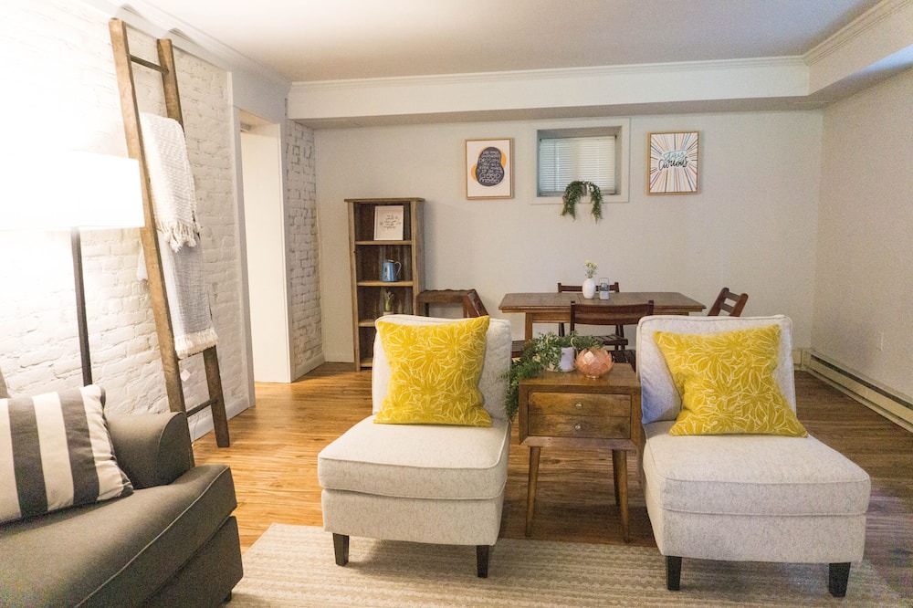 Photo of Livingroom in Charles Town