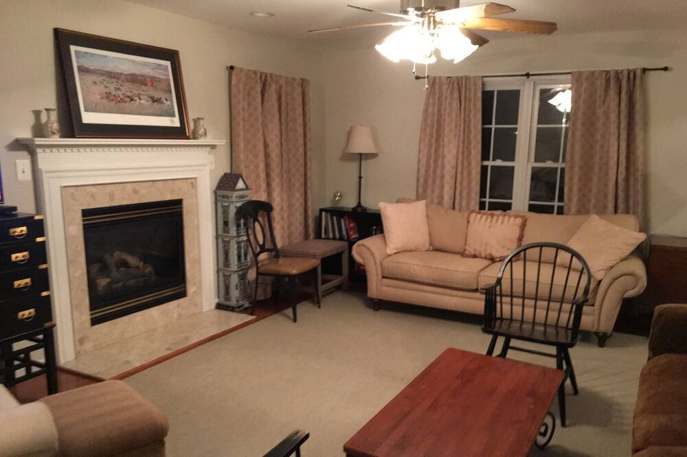 Photo of Livingroom in Markham