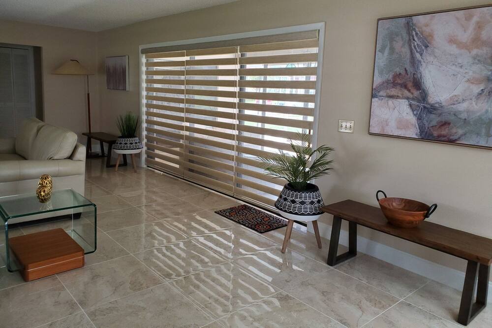 Photo of Livingroom in Florida Ridge