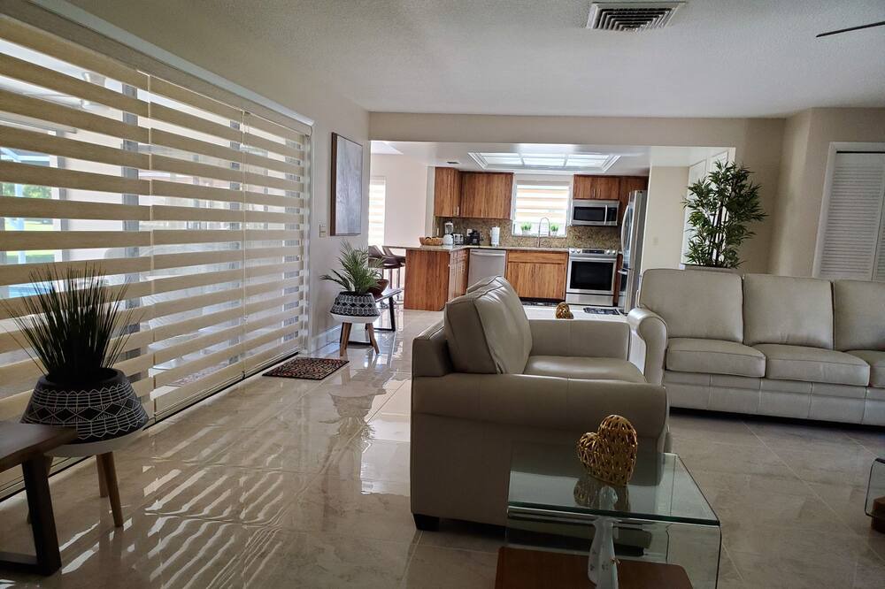 Photo of Livingroom in Florida Ridge