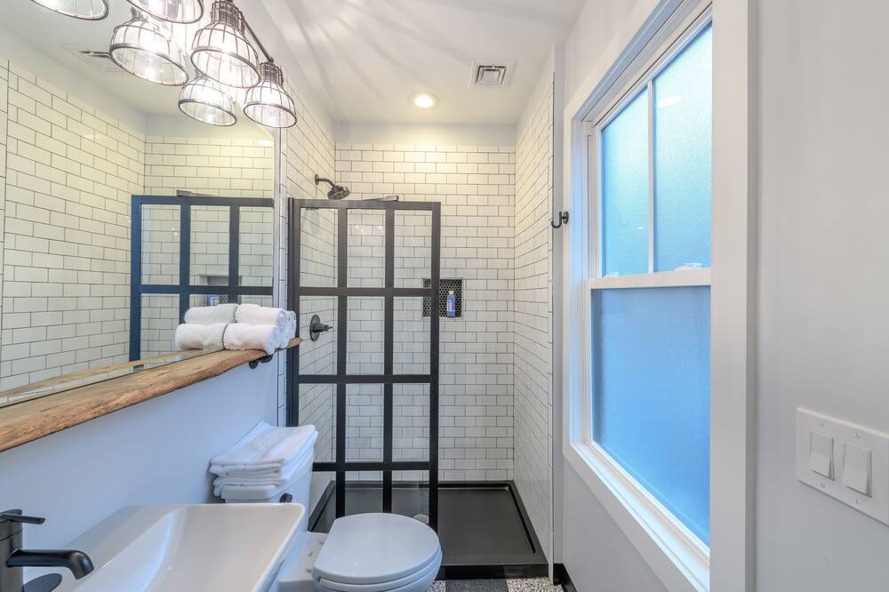 Photo of Bathroom in East Bayside