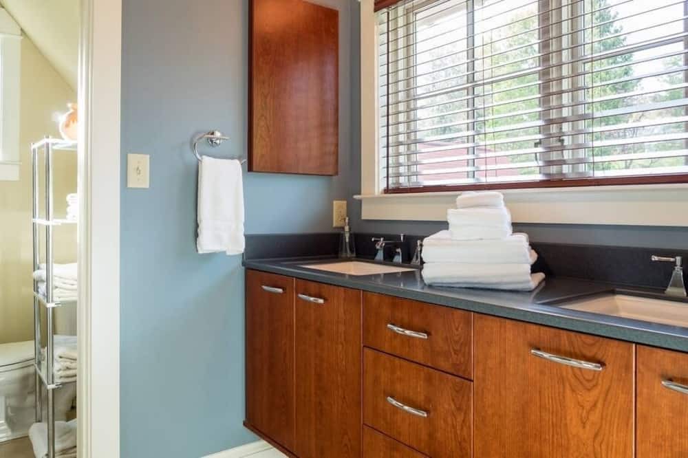 Photo of Bathroom in Long Green