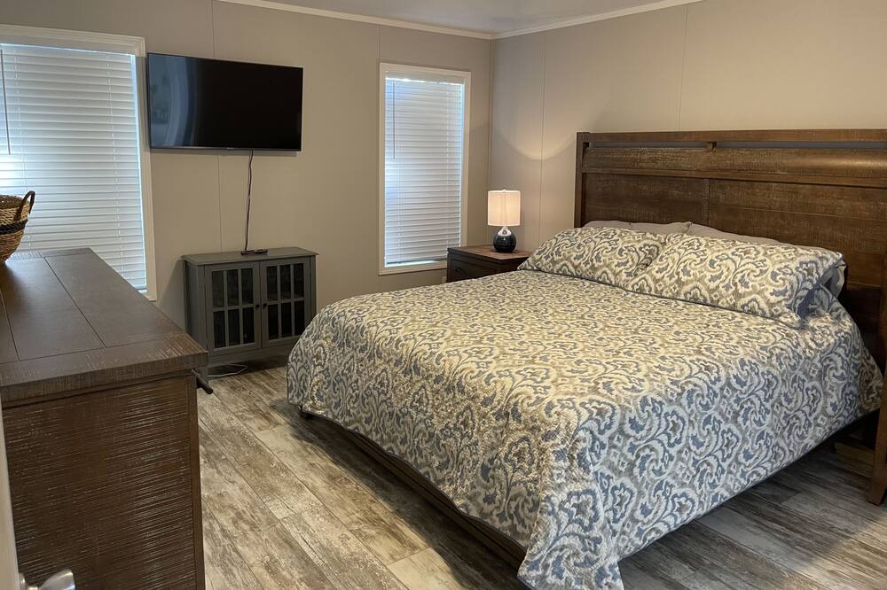 Photo of Bedroom in Edgewater