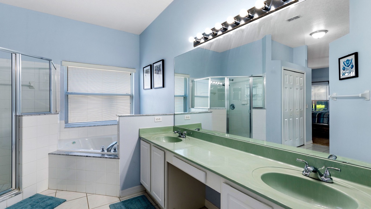 Photo of Bathroom in Crescent Lakes