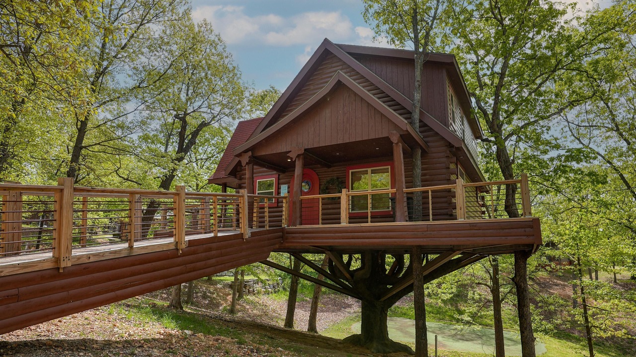 Photo of Bedroom in Branson Cedars