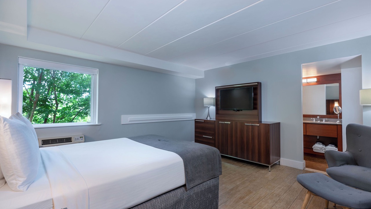 Photo of Bedroom in Country Club Estates