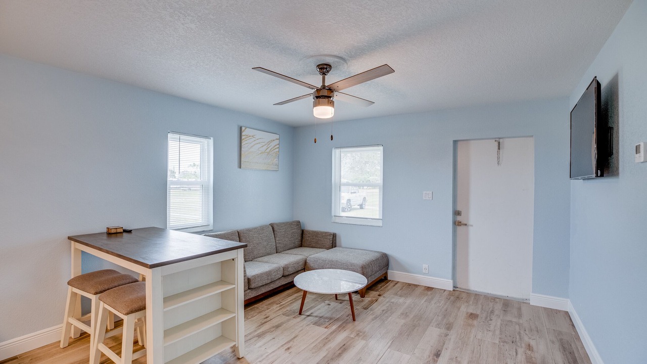 Photo of Livingroom in Barefoot Bay
