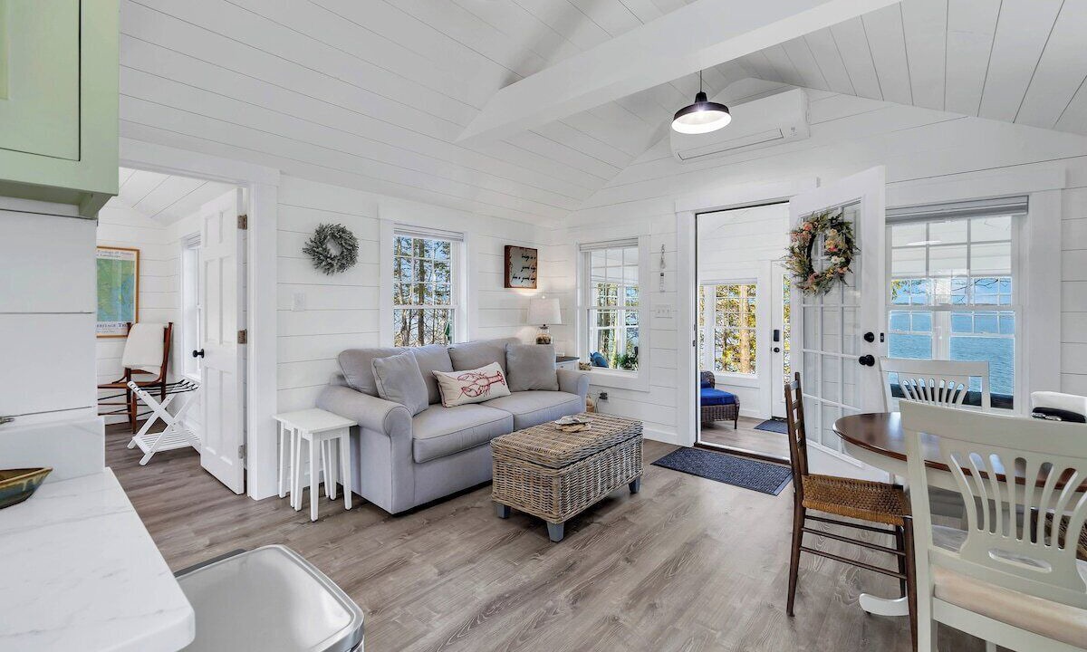Photo of Livingroom in Surry
