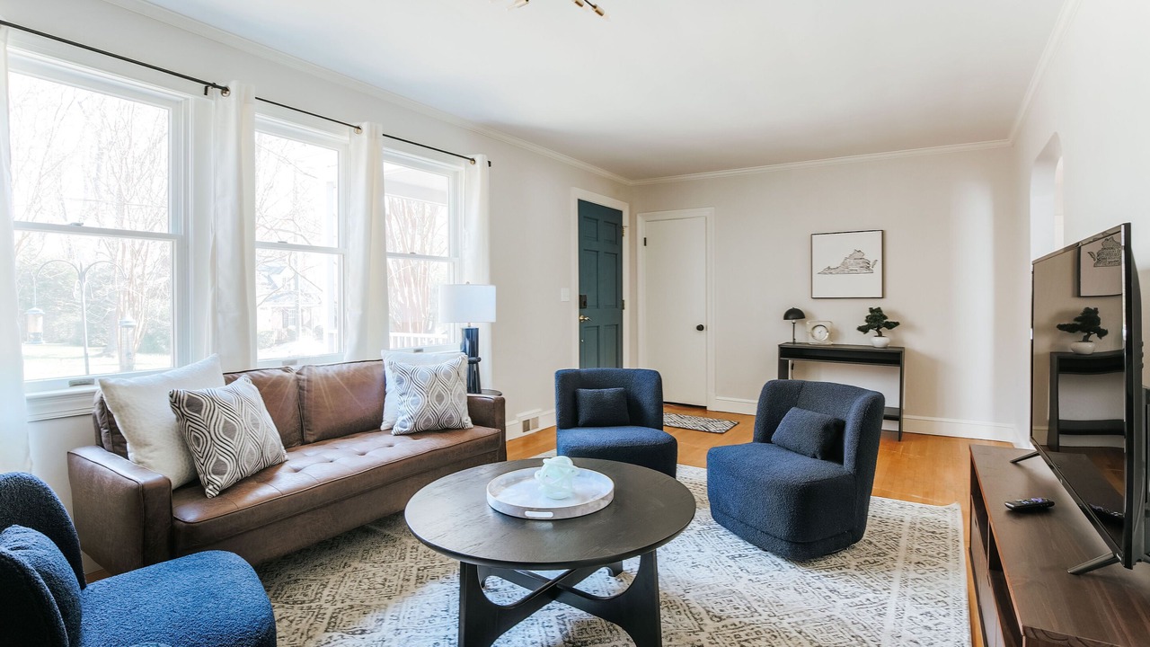 Photo of Livingroom in Lewis Mountain