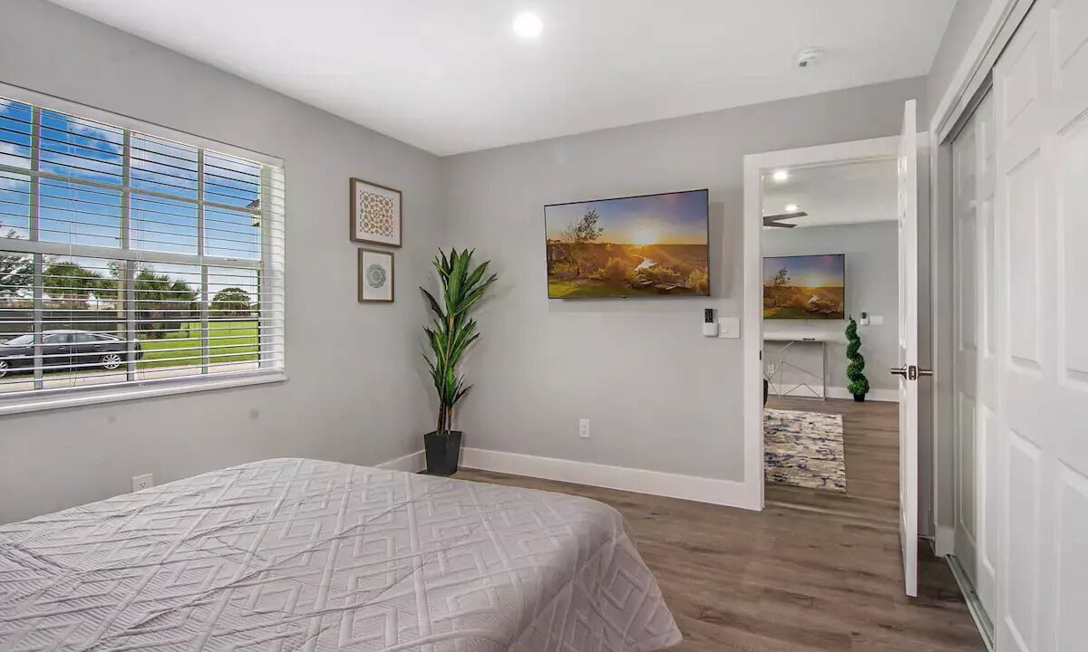 Photo of Bedroom in Riviera Beach