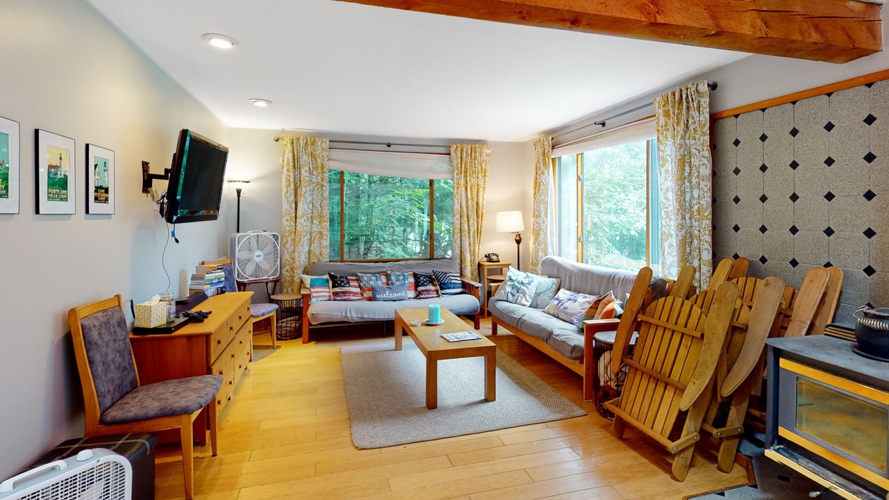 Photo of Livingroom in Weeks Mills