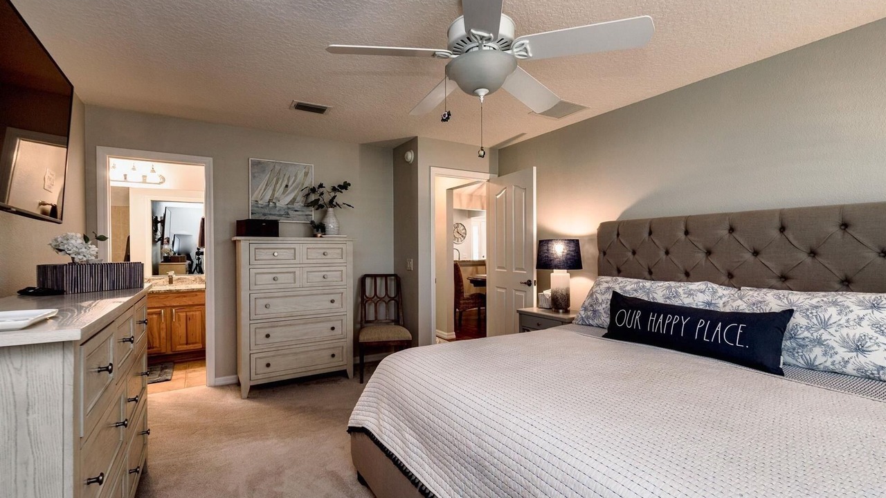Photo of Bedroom in Mallory Square
