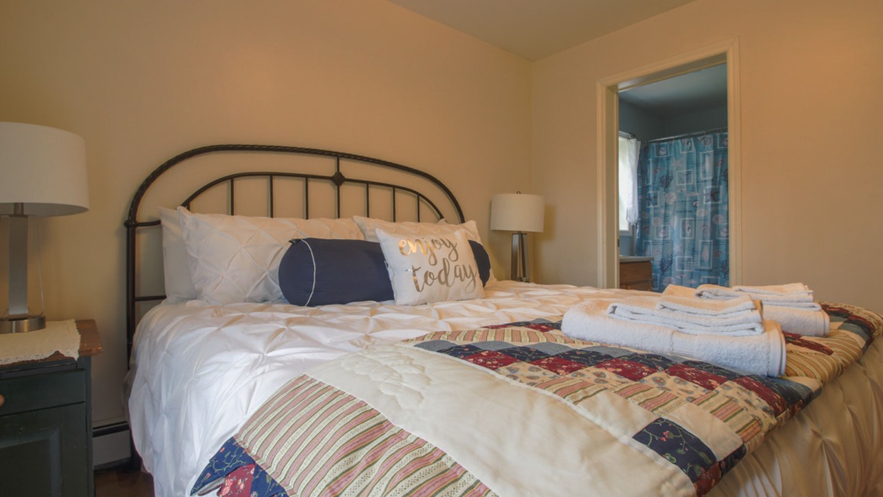Photo of Bedroom in Waldoboro