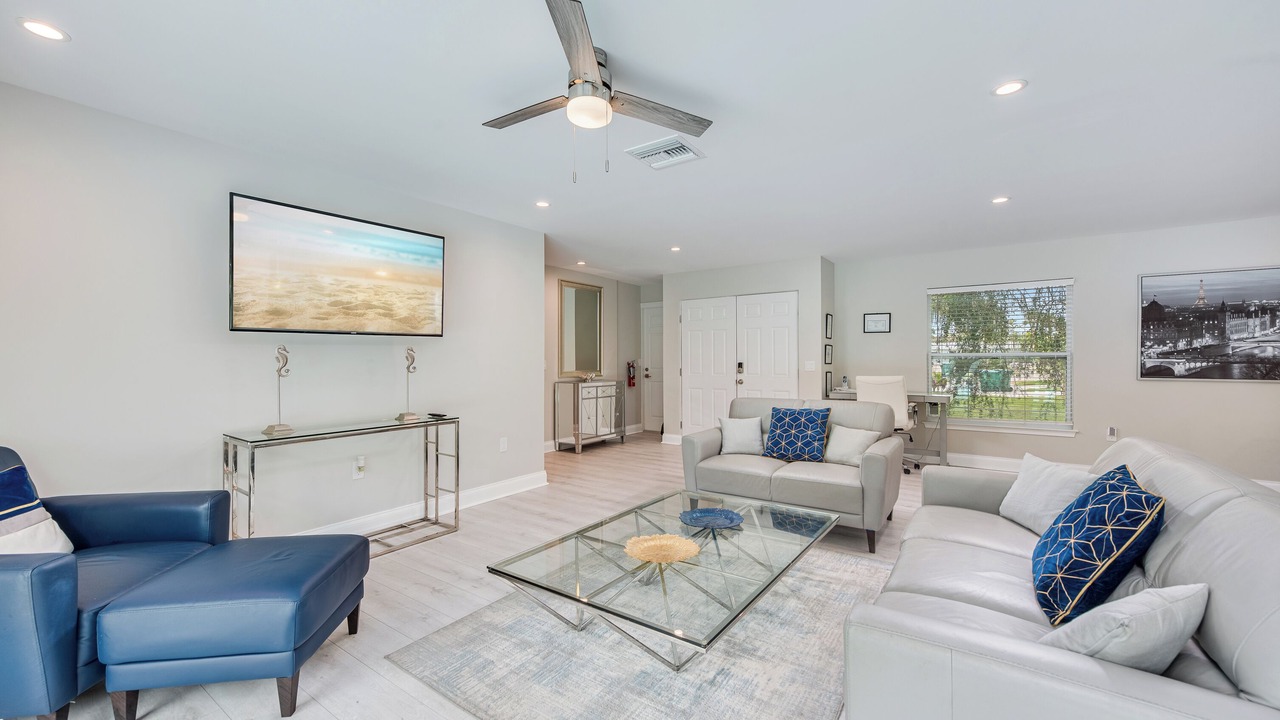 Photo of Livingroom in Golden Beach Estates