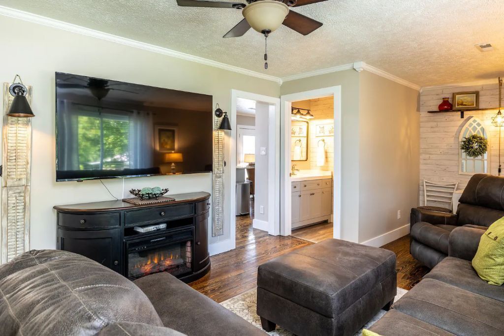 Photo of Livingroom in Maryville