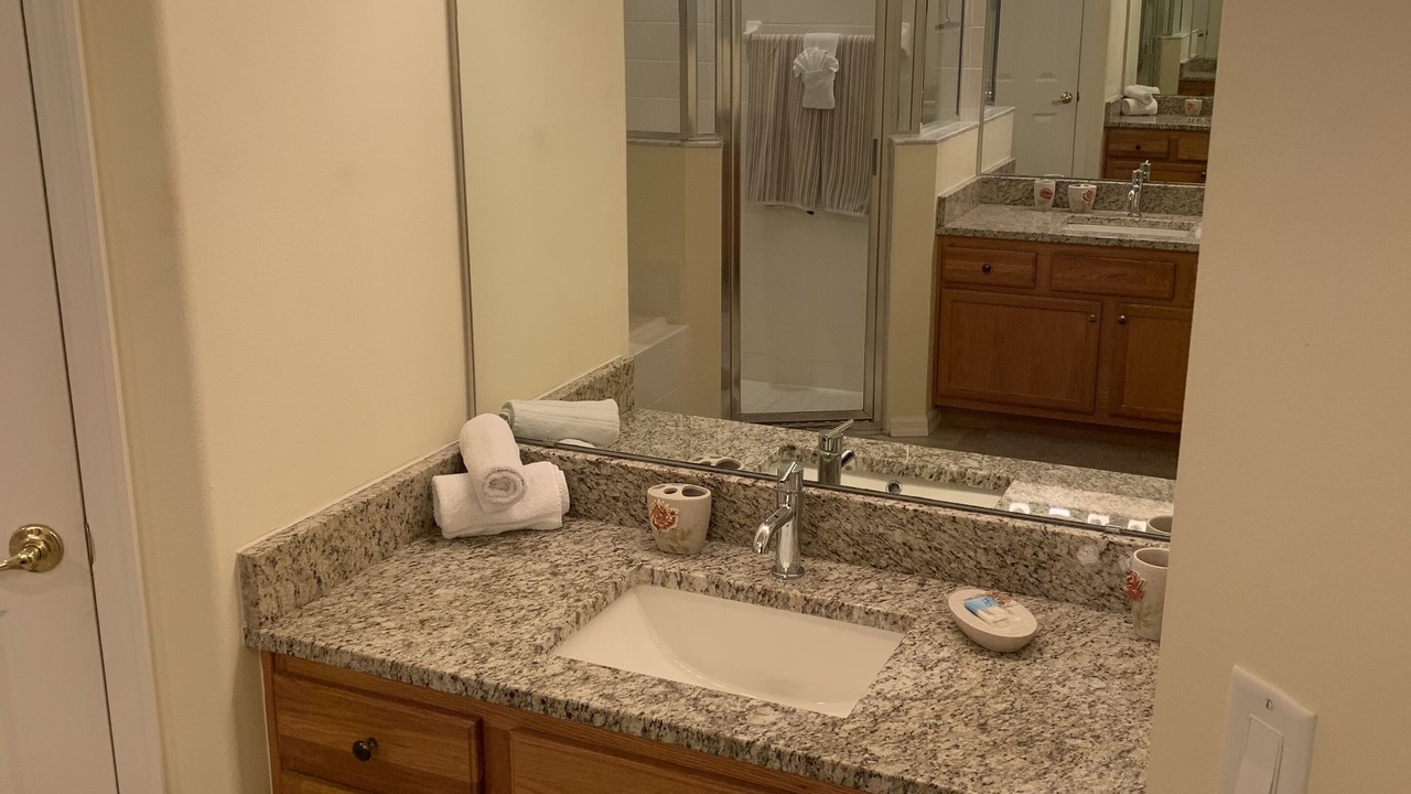 Photo of Bathroom in Orange Tree