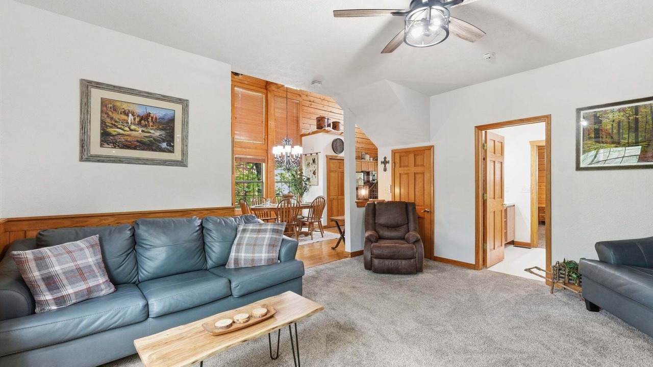 Photo of Livingroom in Branson Theater District