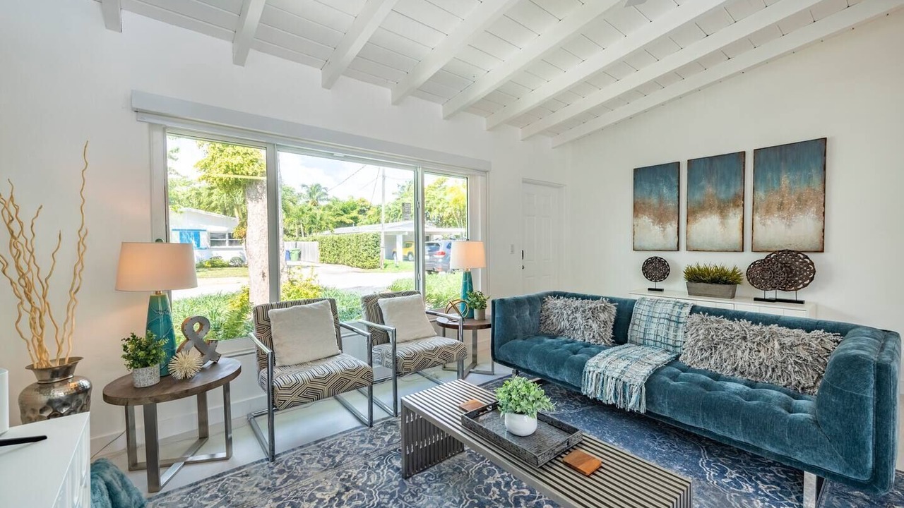 Photo of Livingroom in Middle River Terrace