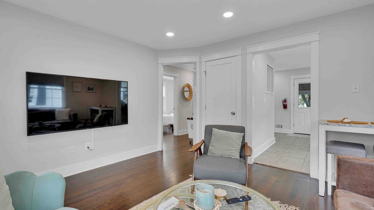 Photo of Bedroom in Leesburg's Old and Historic District
