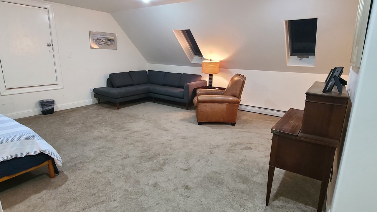 Photo of Livingroom in Back Cove