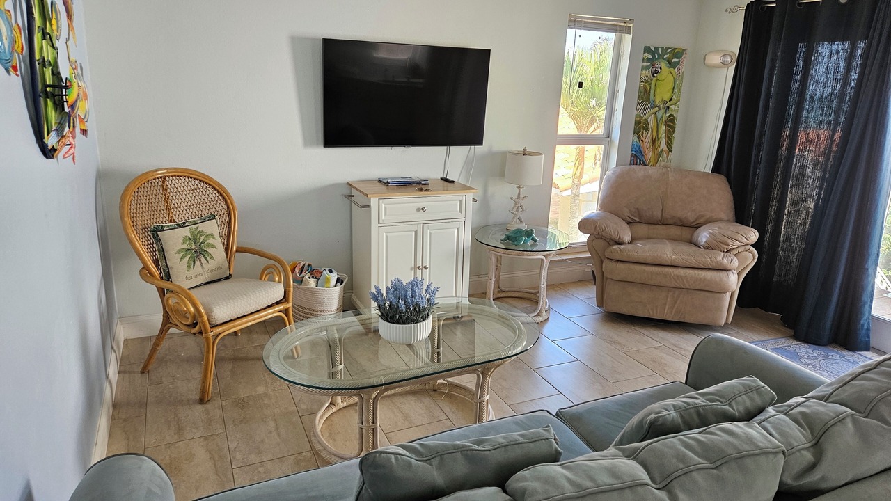 Photo of Livingroom in Floridana Beach