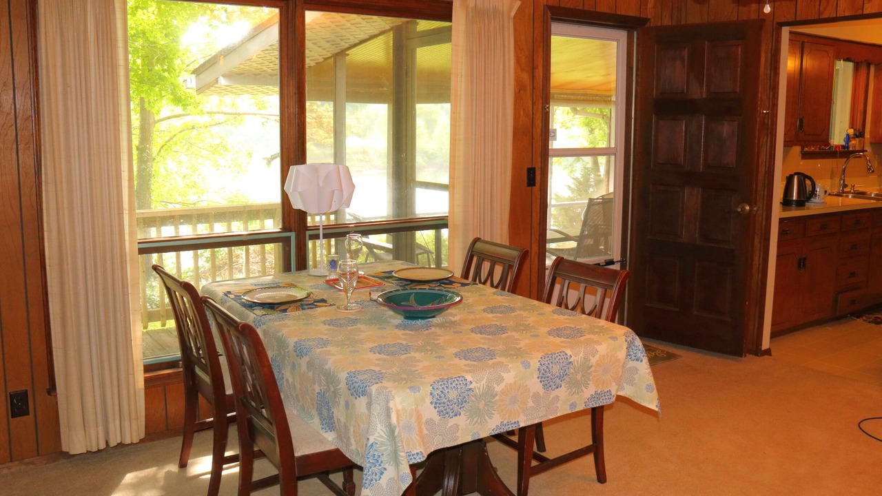 Photo of Bedroom in Lone Rock