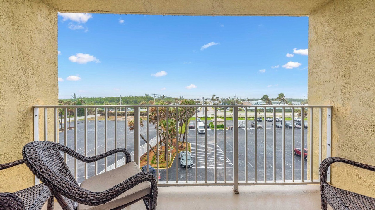 Photo of Patio Balcony in Hutchinson Island South
