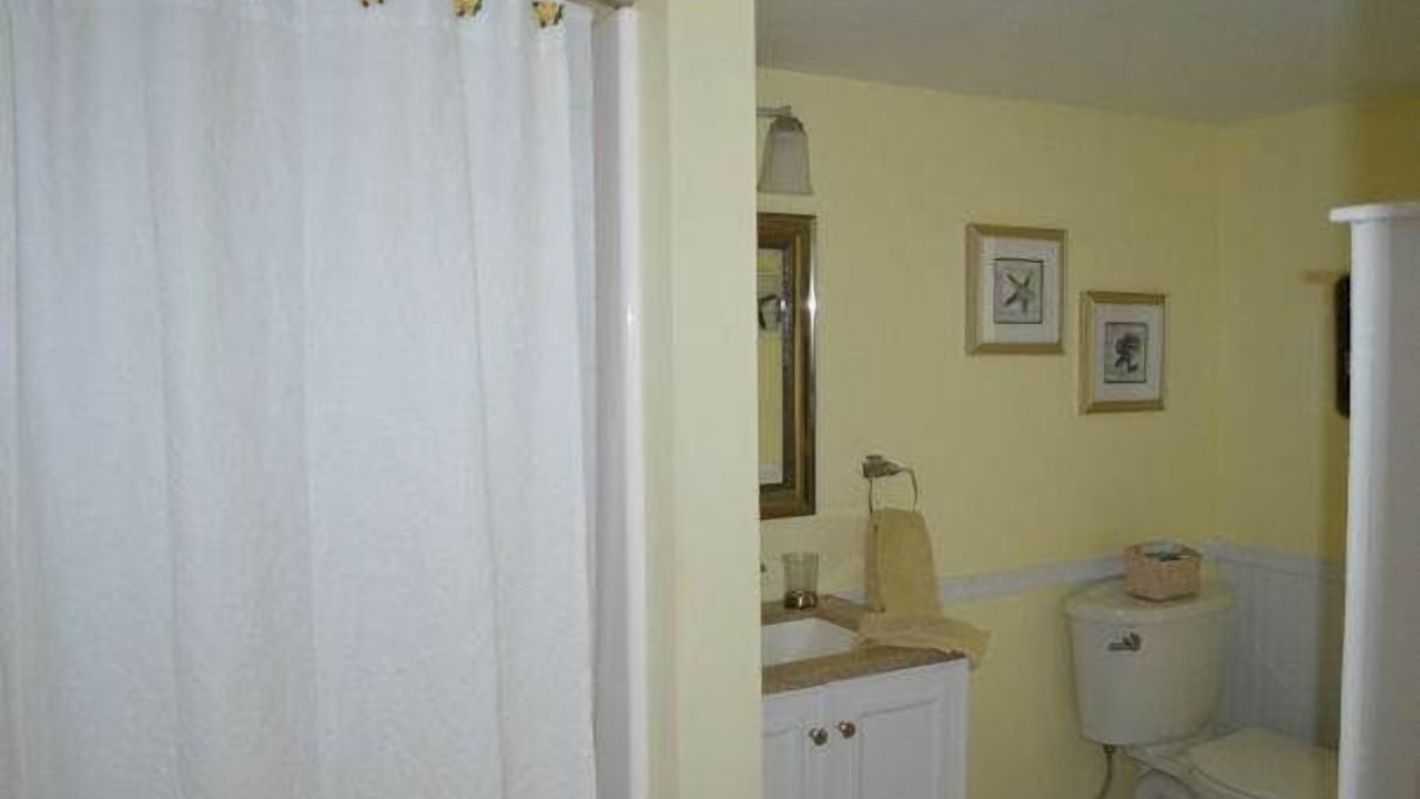 Photo of Bathroom in Deep Hole