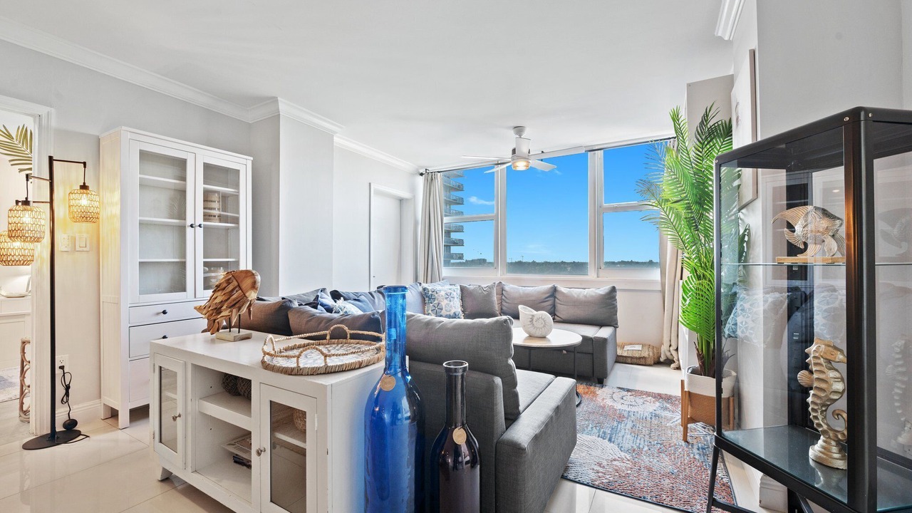 Photo of Livingroom in Galt Mile