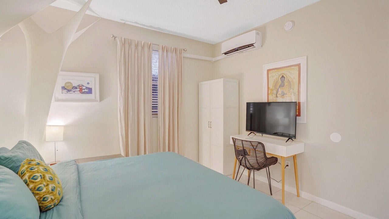 Photo of Bedroom in South Palm Park Neighborhood Association