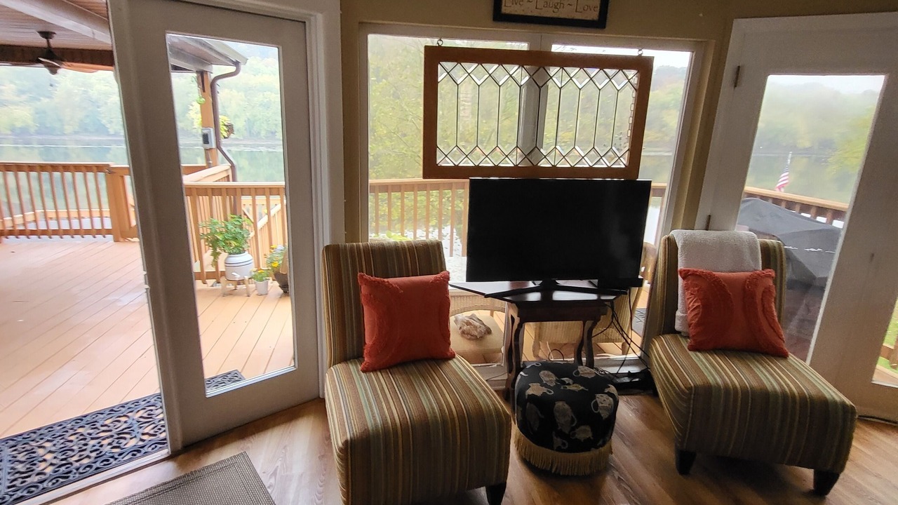 Photo of Livingroom in Falling Waters