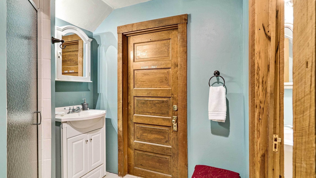 Photo of Bathroom in Linden