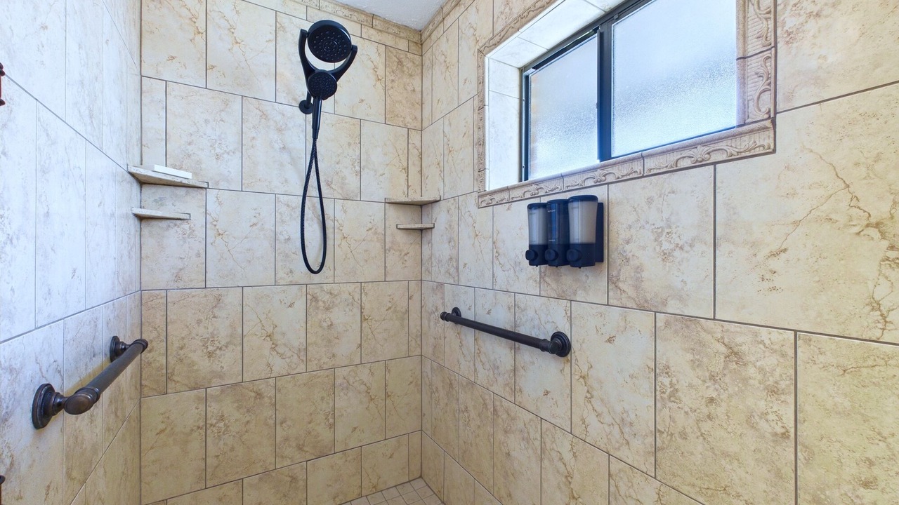 Photo of Bathroom in Tropic