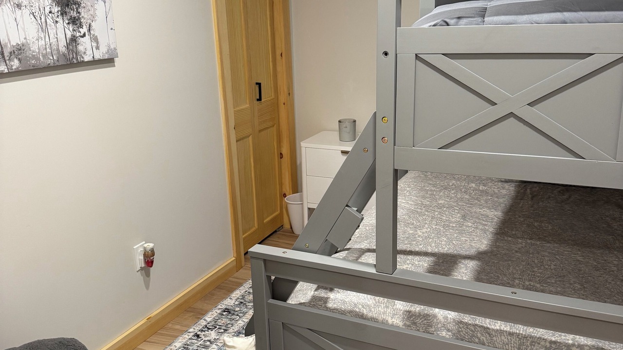 Photo of Bedroom in Colebrook