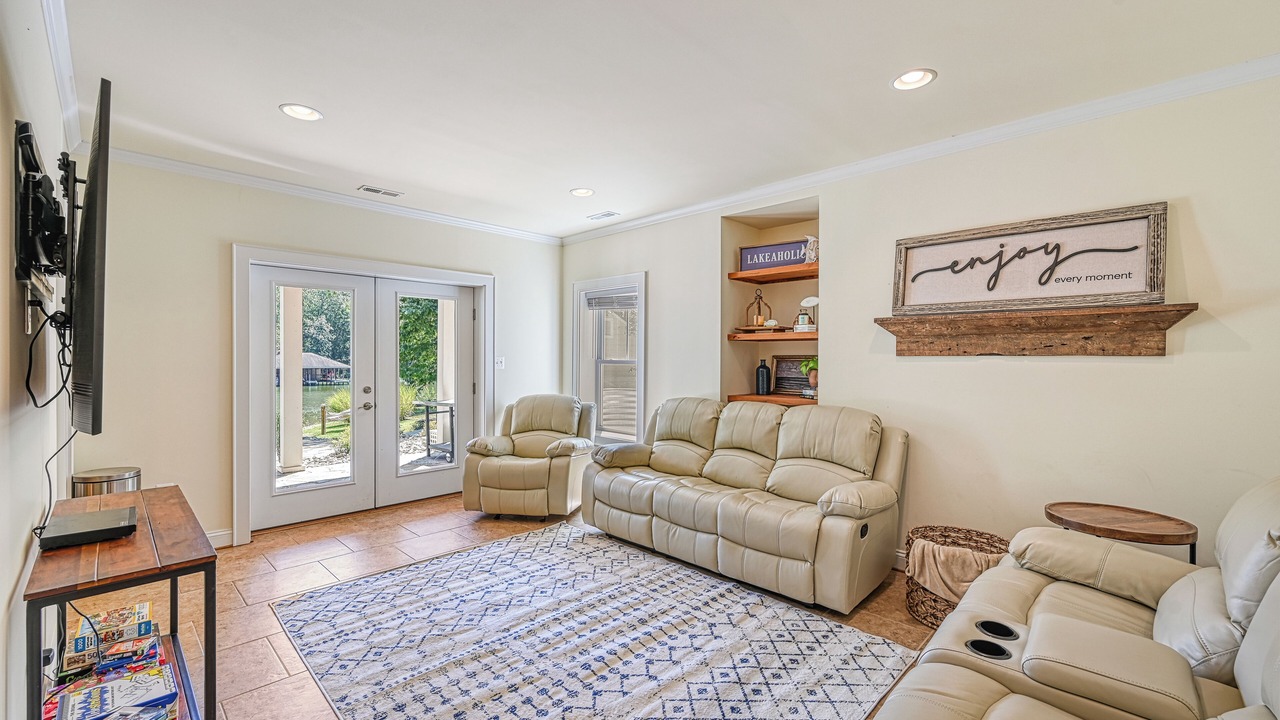 Photo of Livingroom in Blue Water