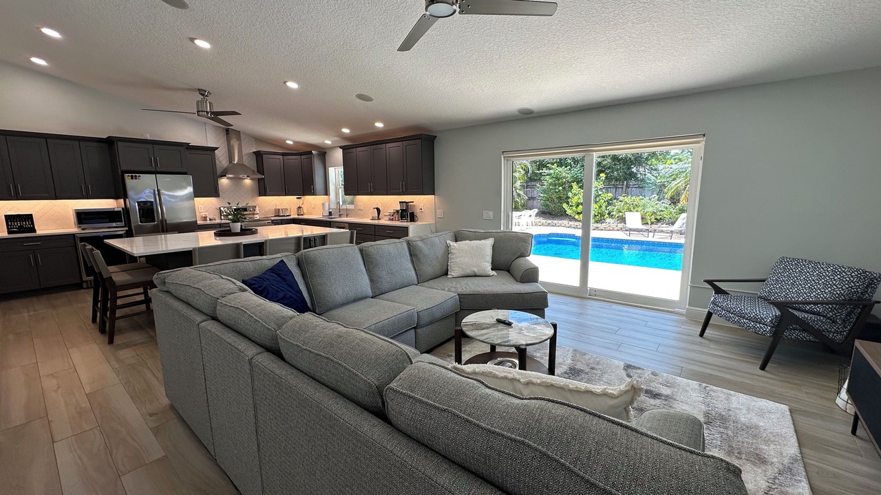 Photo of Livingroom in Eastview Manor