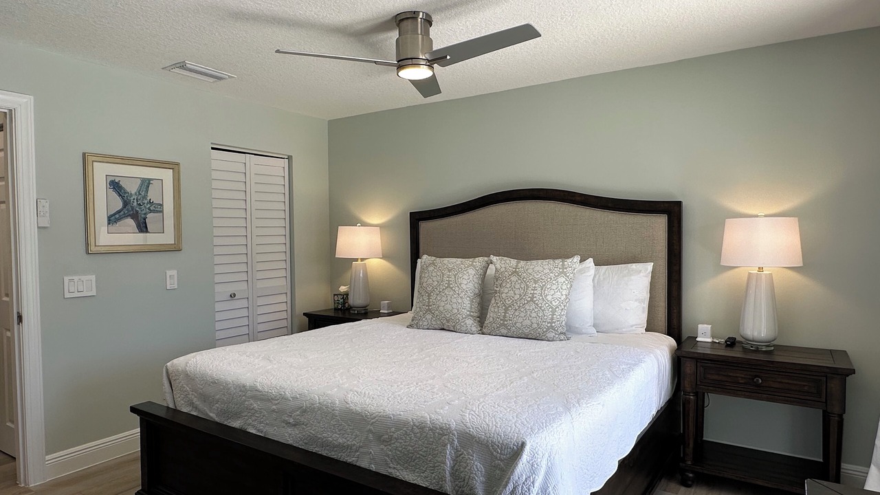 Photo of Bedroom in Eastview Manor